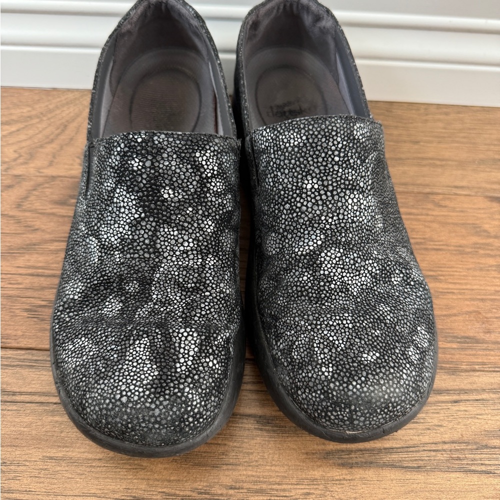 Dansko Winona Slip On Clogs Mules in Metallic Floral 38